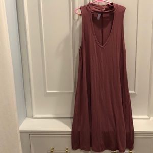 Maroon Flowy Dress w Cut Out
